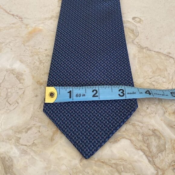 Louis Vuitton LV Monogram 100% Silk Tie - Picture 11 of 11